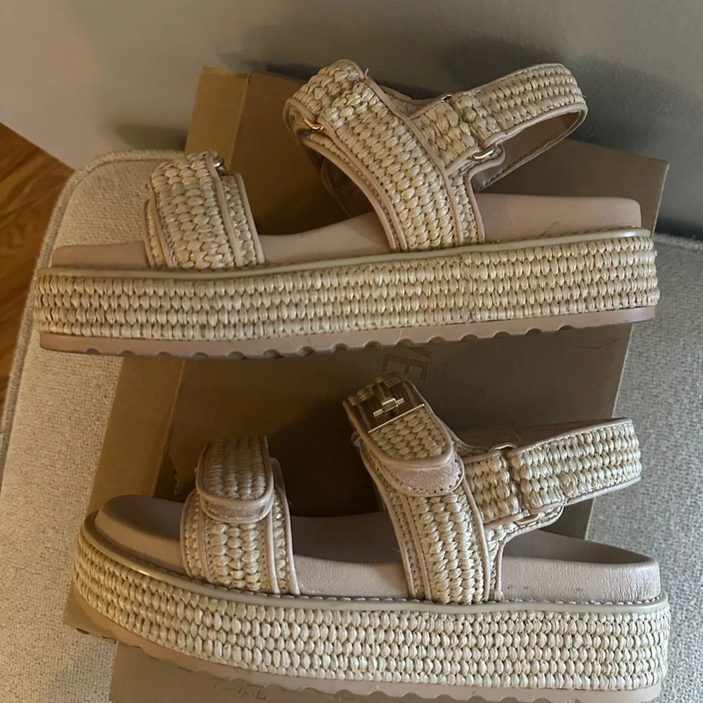 Steve Madden straps sandals outfits
